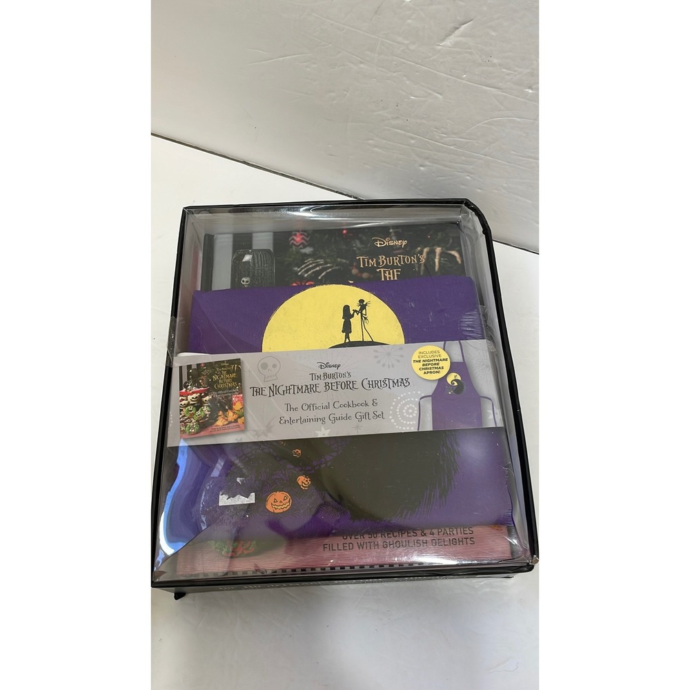NEW IN BOX DISNEY THE NIGHTMARE BEFORE CHRISTMAS OFFICIAL COOKBOOK & APRON